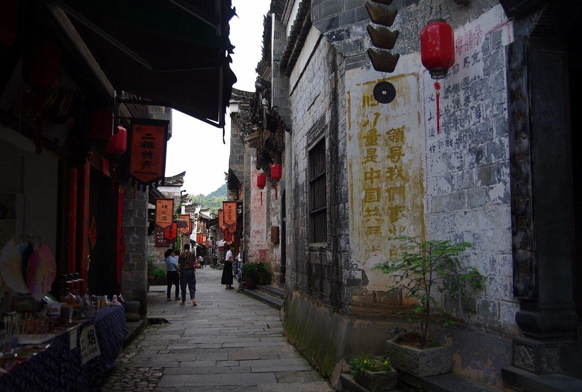 别再盯着巴以了!普京万没料到一幕出现,马克龙这次摊上大事